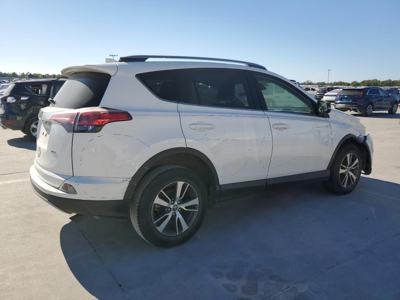 VIN JTMWFREV1JJ208014 2018 TOYOTA RAV4 no.3