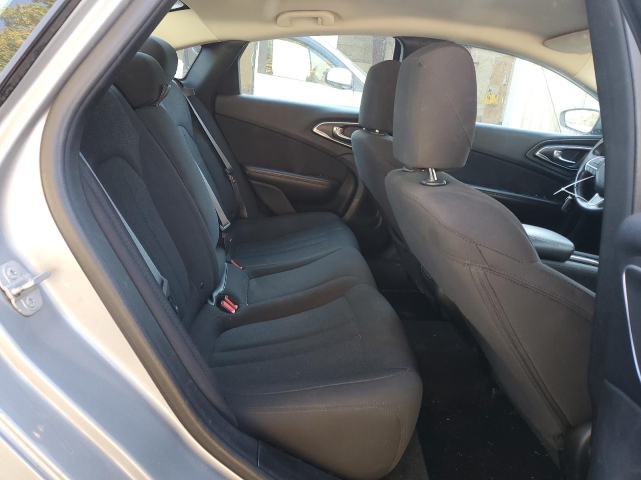 2015 Chrysler 200 - Image 10
