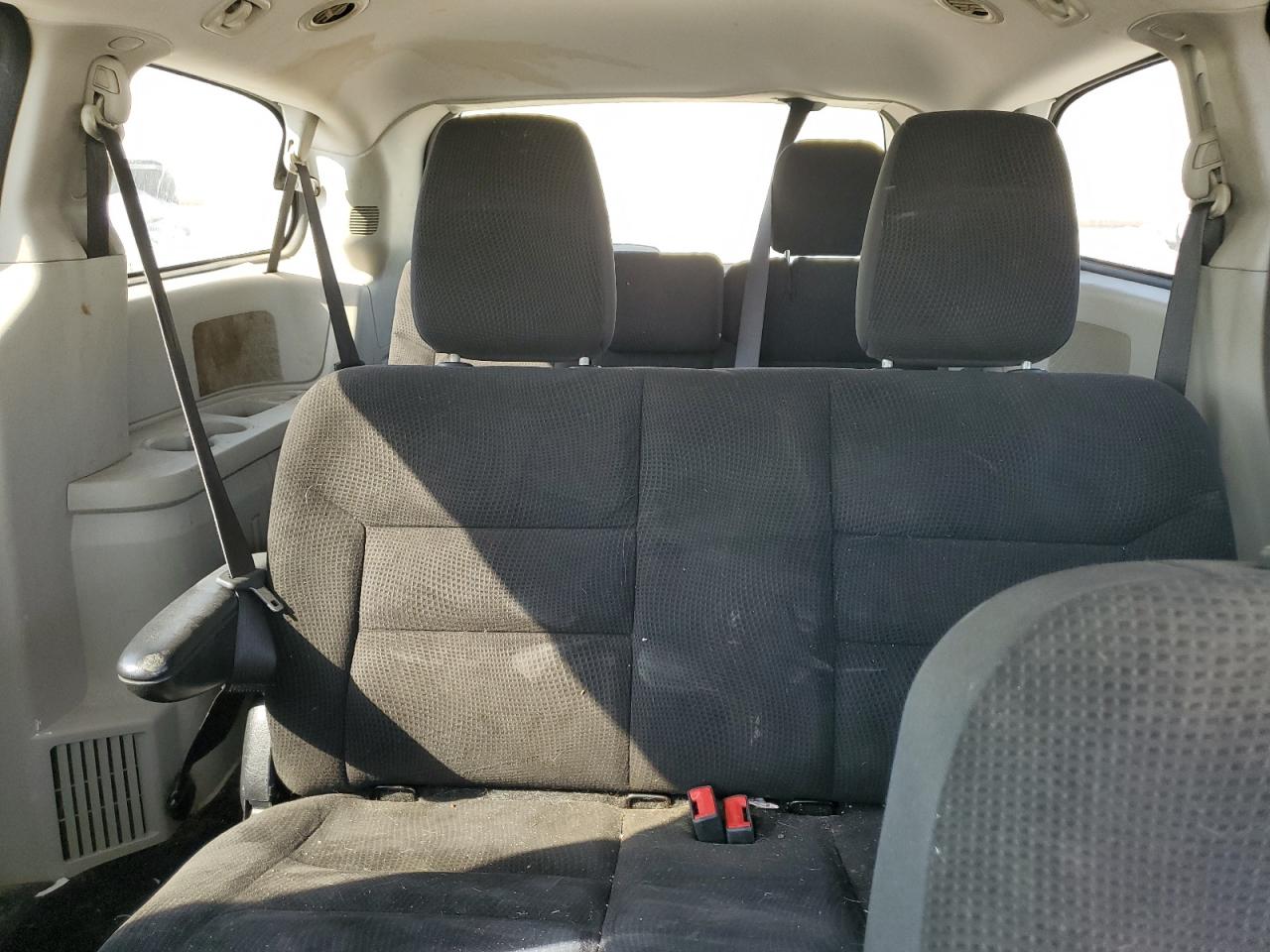 2017 Dodge Caravan - Image 10