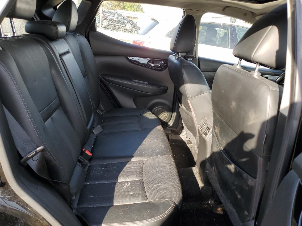 2017 Nissan Rogue - Image 11