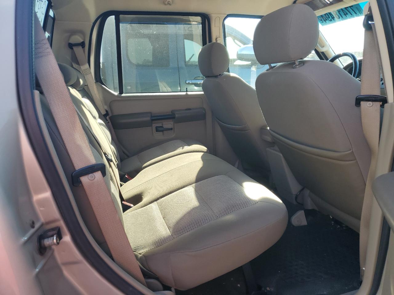 2005 Ford Explorer - Image 10