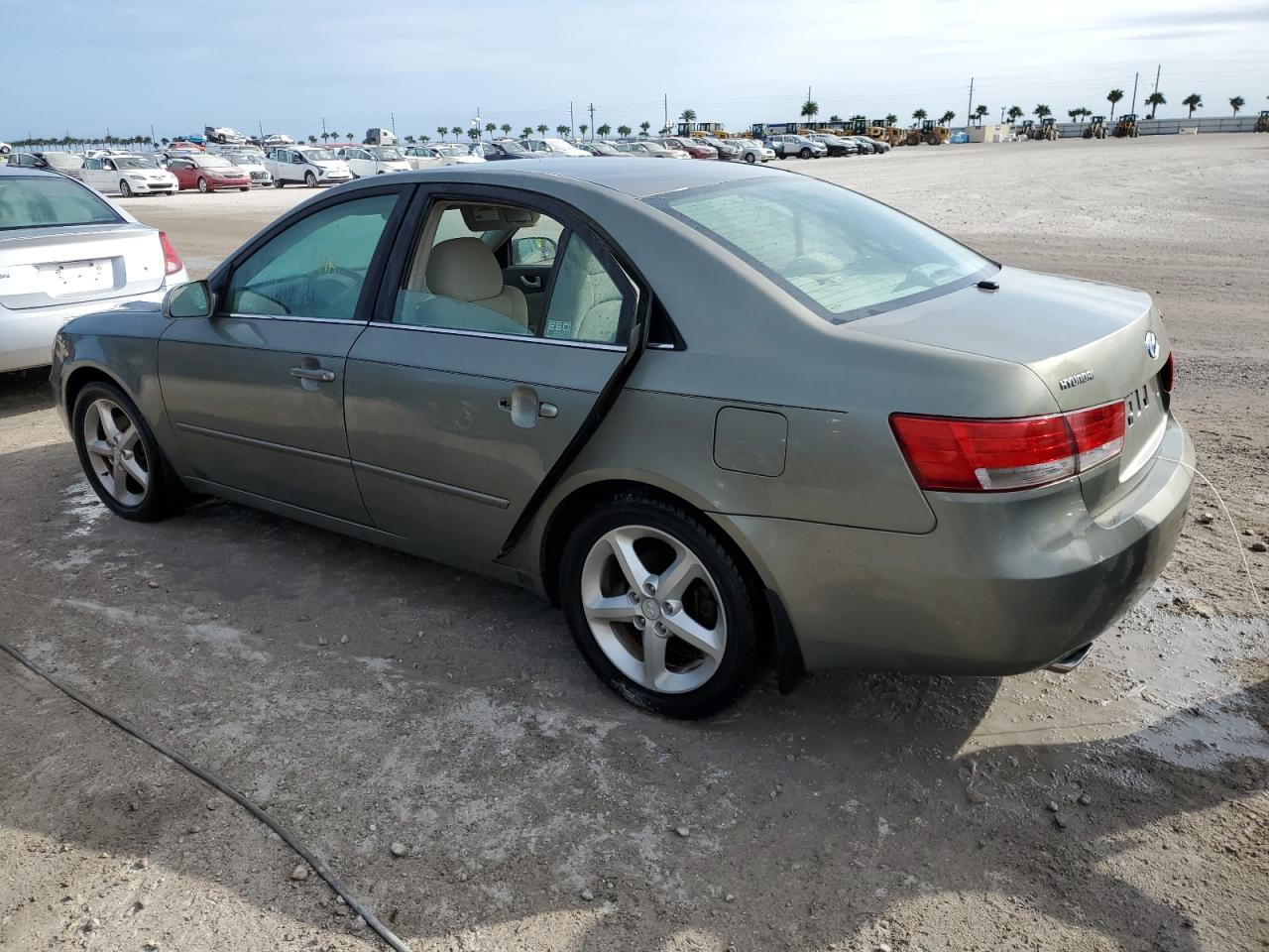 2007 Hyundai Sonata - Image 2