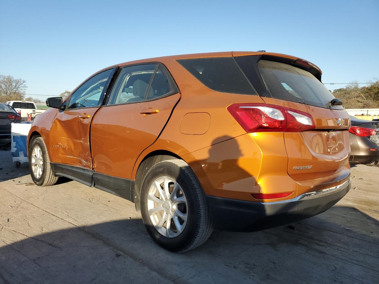 2018 Chevrolet Equinox - Image 2