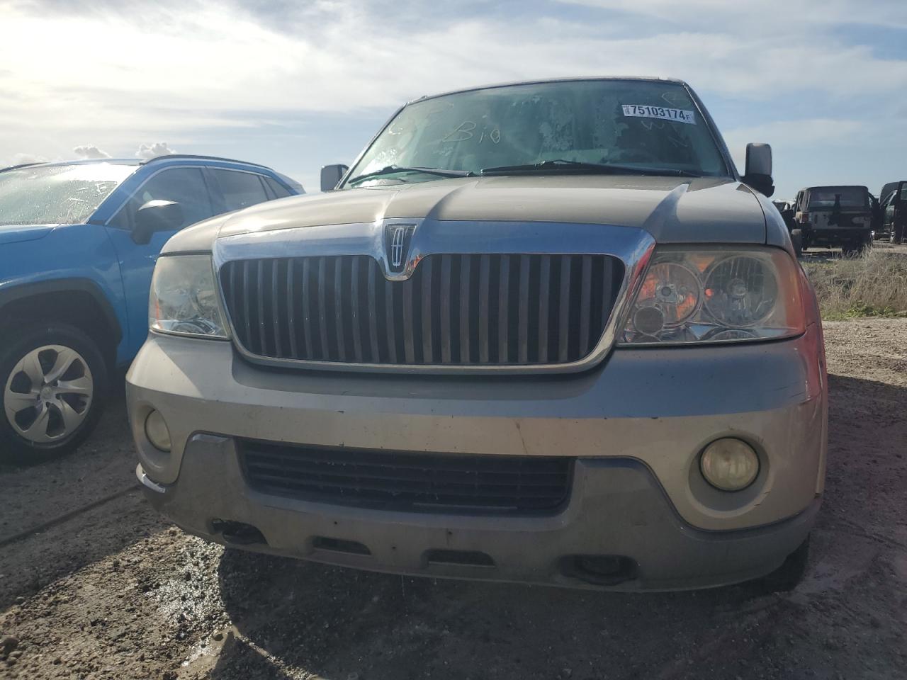 2004 Lincoln Navigator - Image 5