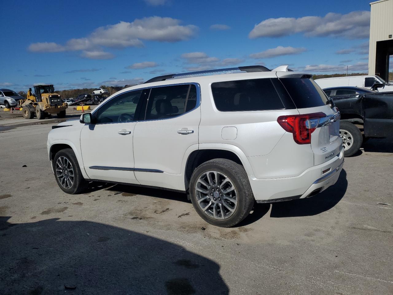 2022 GMC Acadia - Image 2