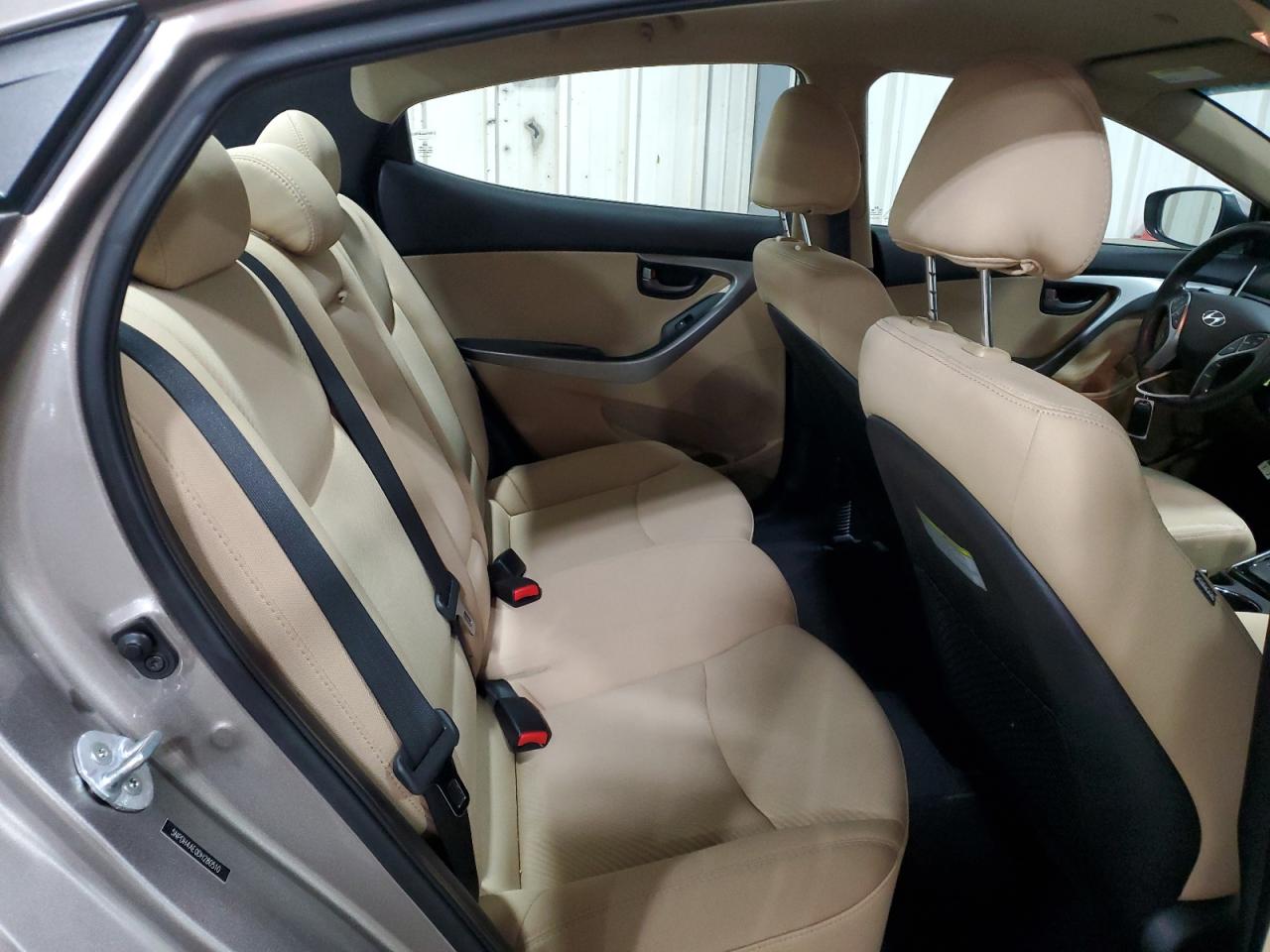 2013 Hyundai Elantra - Image 10