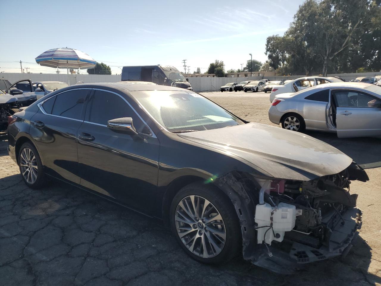 2021 Lexus ES - Image 4