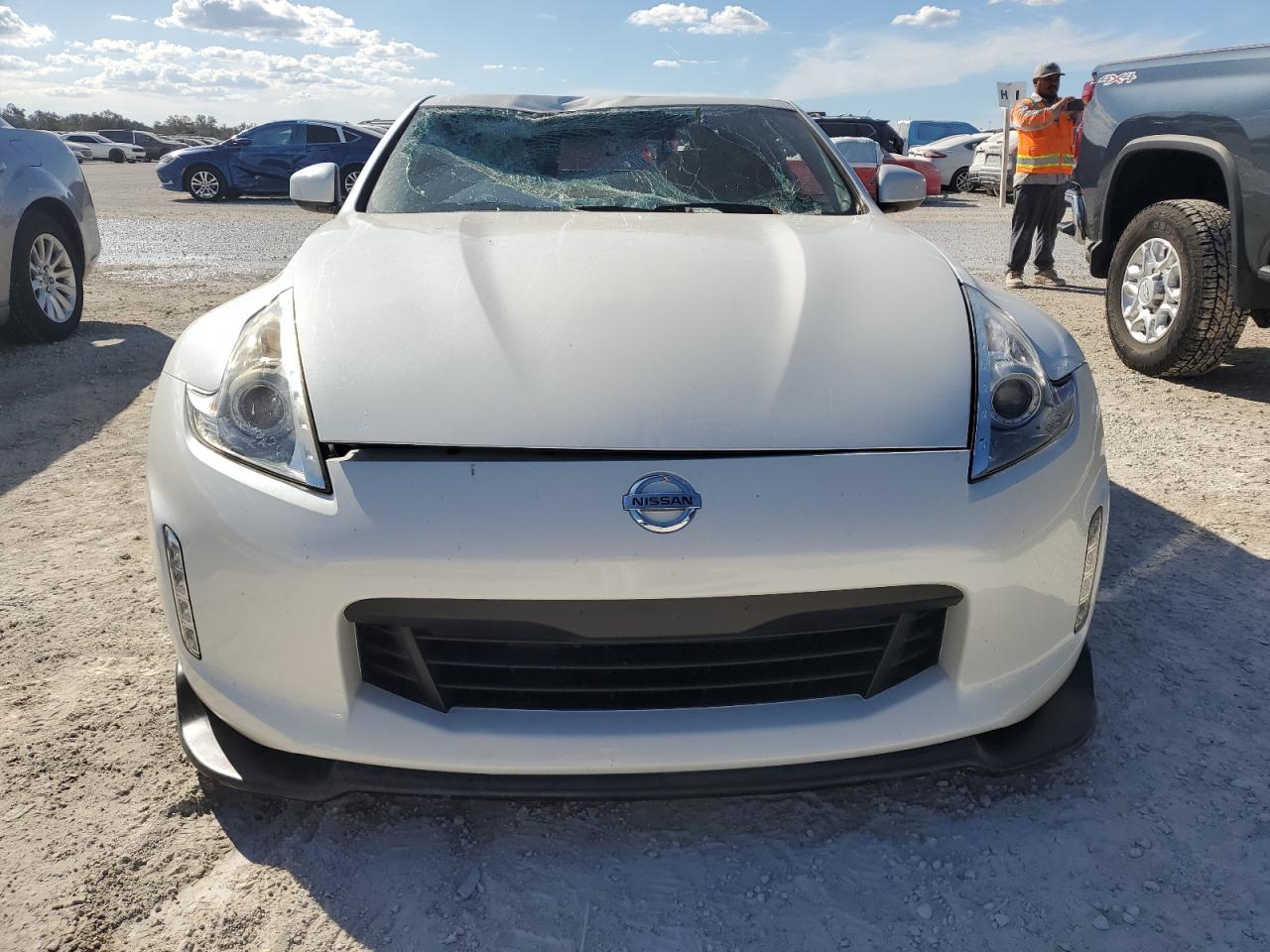 2017 Nissan 370Z - Image 5