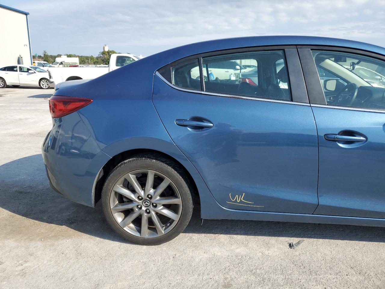 2018 Mazda 3 Touring VIN: 3MZBN1V37JM170113 Lot: 76466174