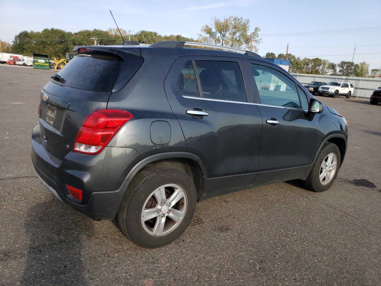 VIN 3GNCJPSB8HL279334 2017 CHEVROLET TRAX no.3