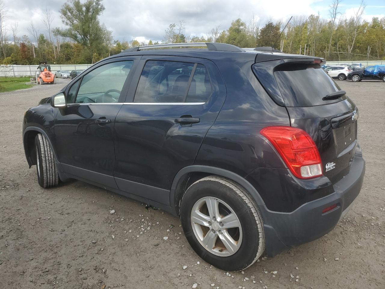 3GNCJLSB2FL179316 2015 CHEVROLET TRAX - Image 2