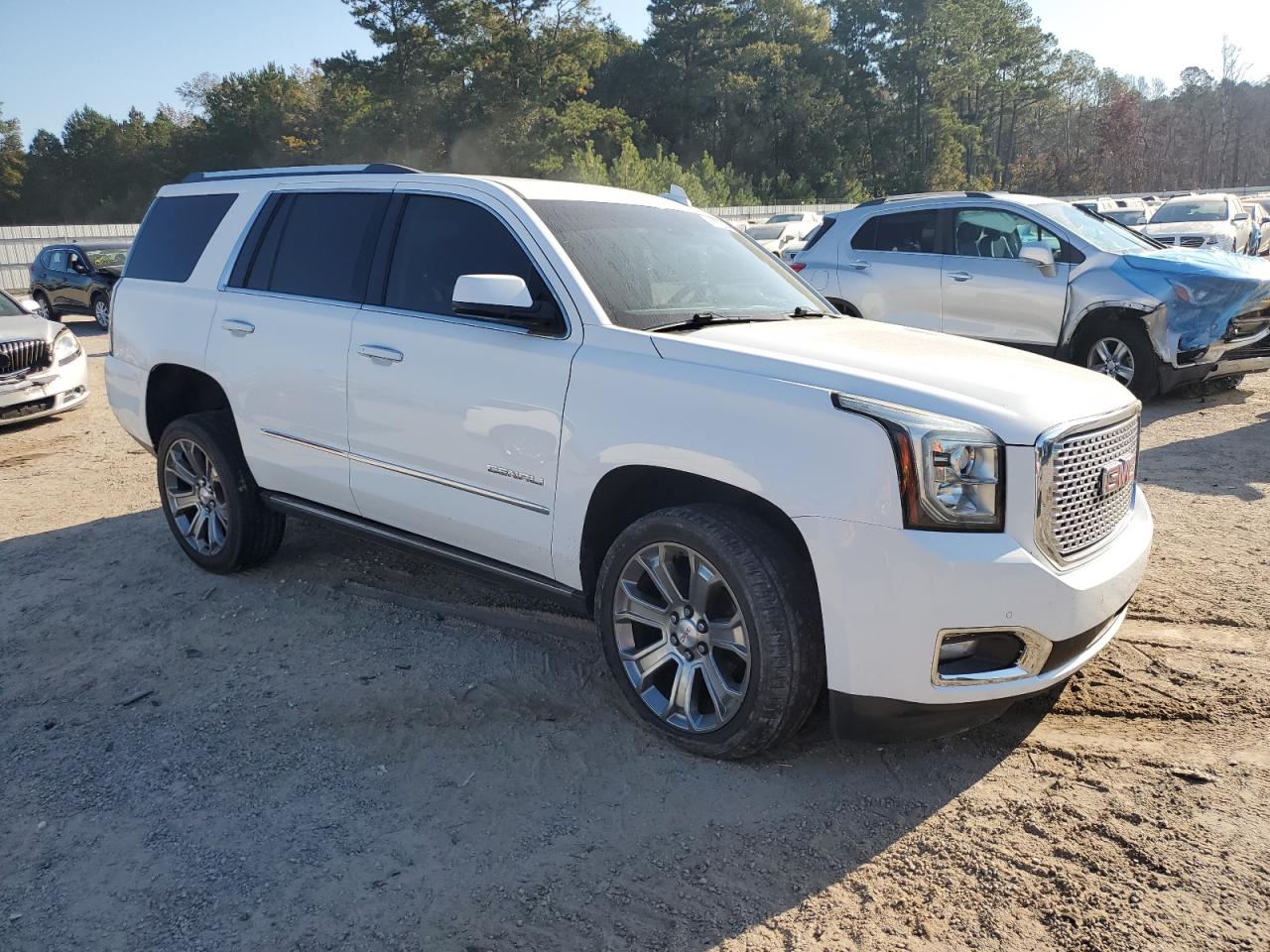 2015 GMC Yukon - Image 4