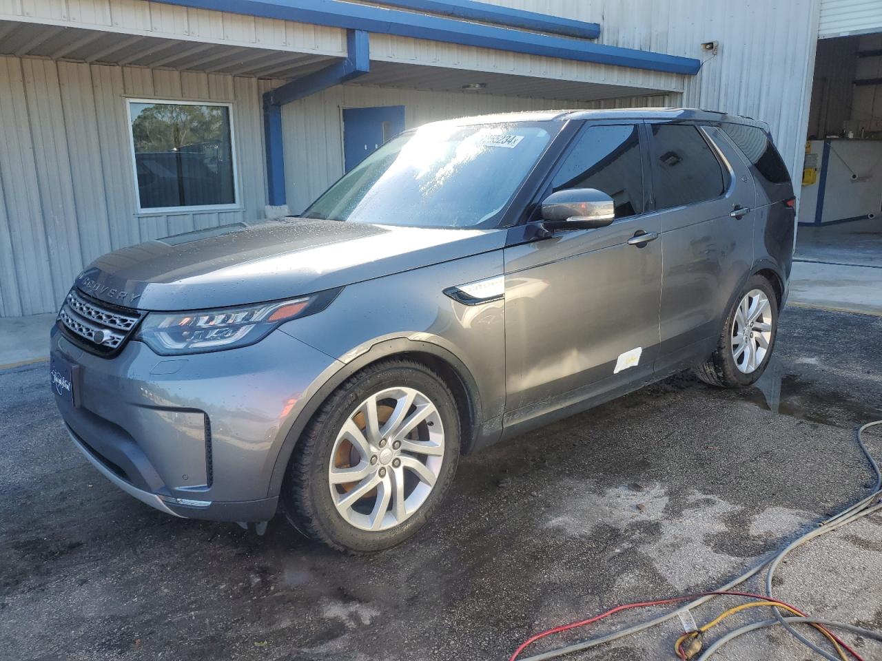 2017 Land Rover Discovery - Image 1