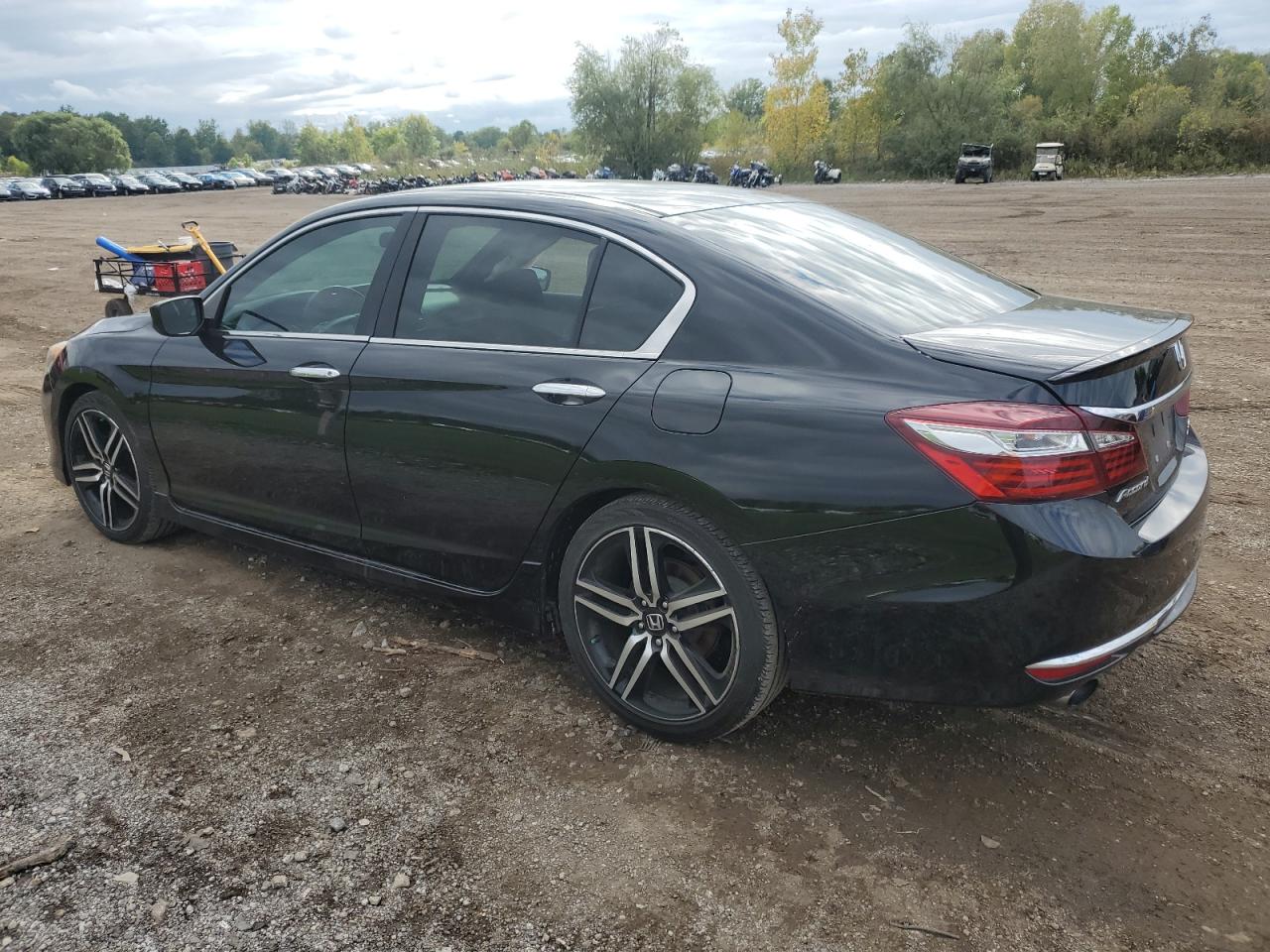 1HGCR2F19HA114441 2017 HONDA ACCORD - Image 2