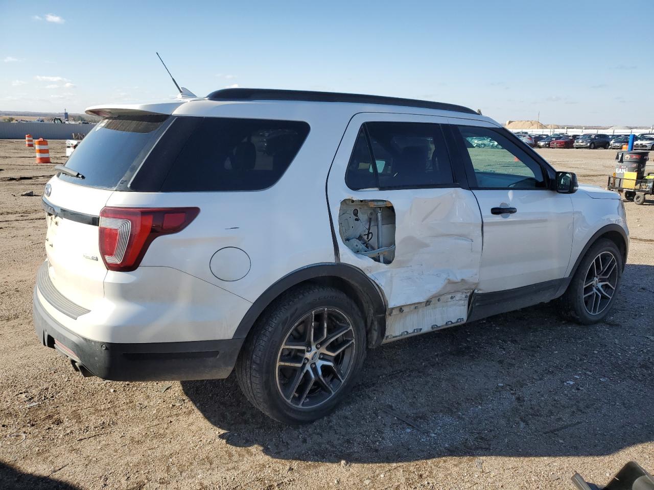 2019 Ford Explorer - Image 3