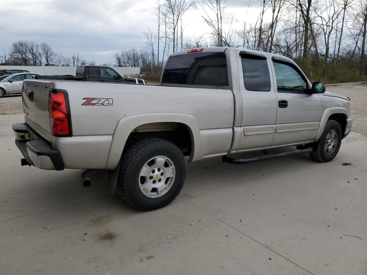 2006 Chevrolet Silverado - Image 3