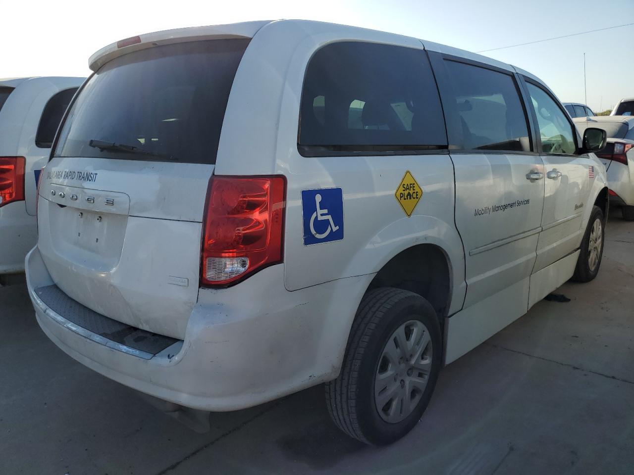2017 Dodge Caravan - Image 3