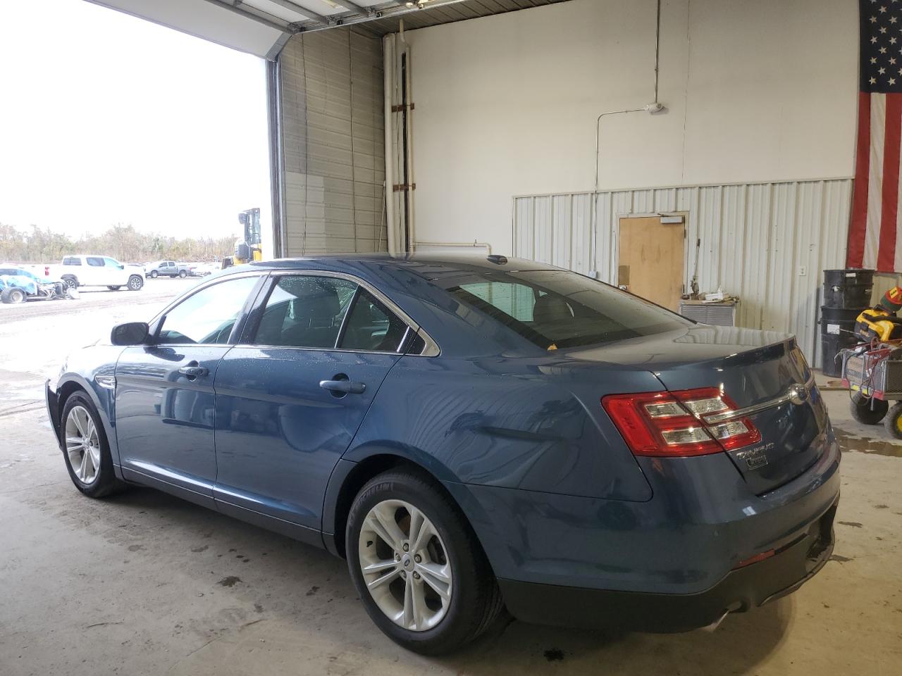 VIN 1FAHP2E88JG114111 2018 FORD TAURUS no.2