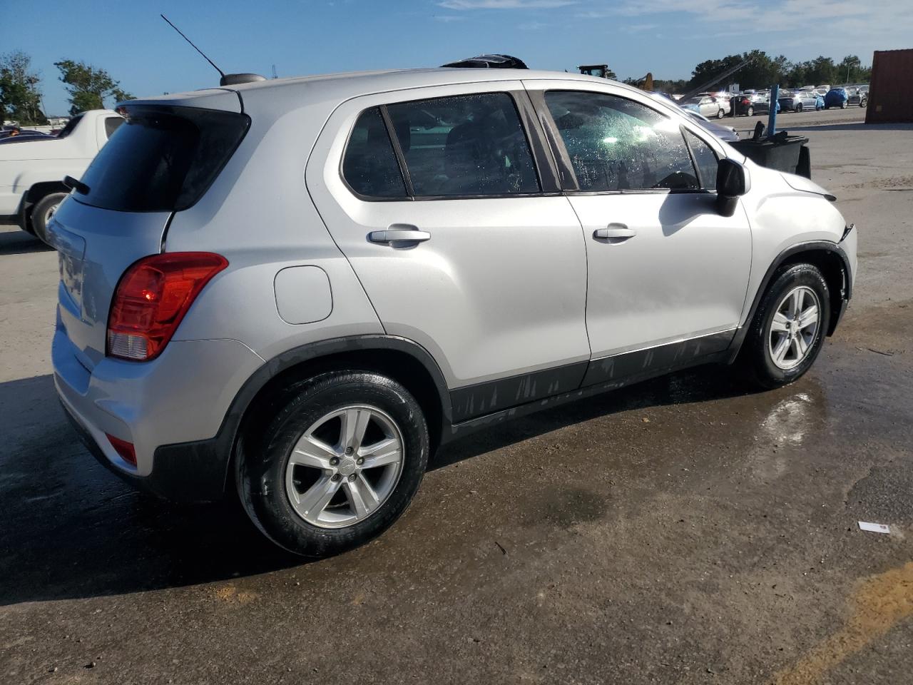 VIN 3GNCJKSB7KL305707 2019 CHEVROLET TRAX no.3