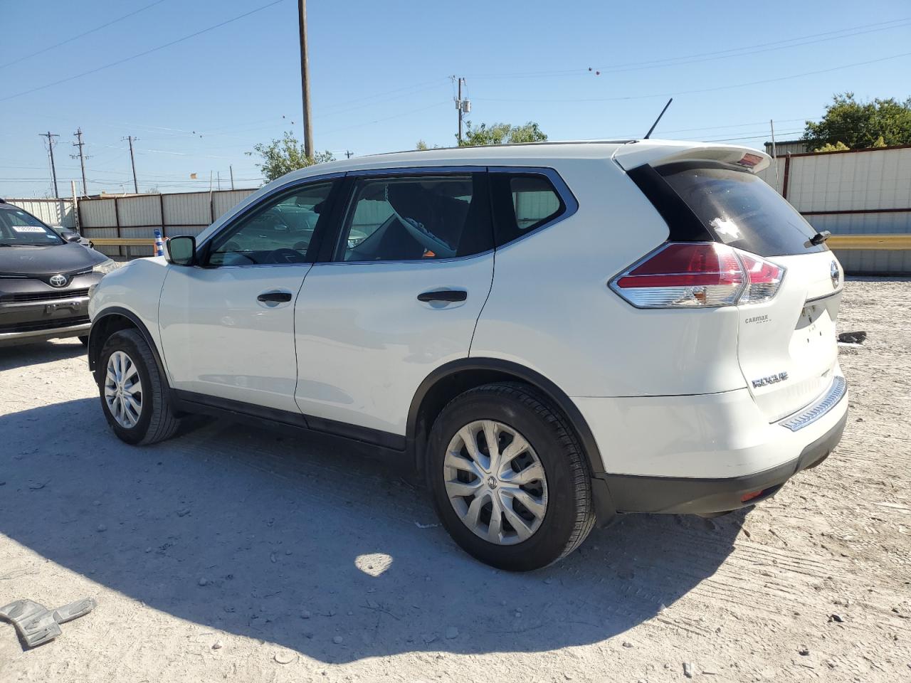 2016 Nissan Rogue - Image 2