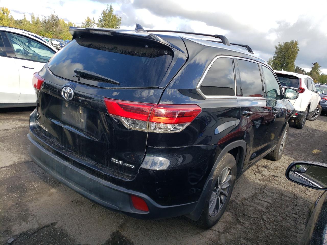 VIN 5TDJZRFH7KS745744 2019 TOYOTA HIGHLANDER no.3