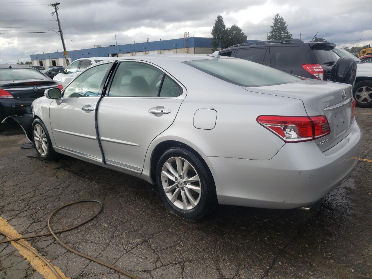 2010 Lexus ES - Image 2