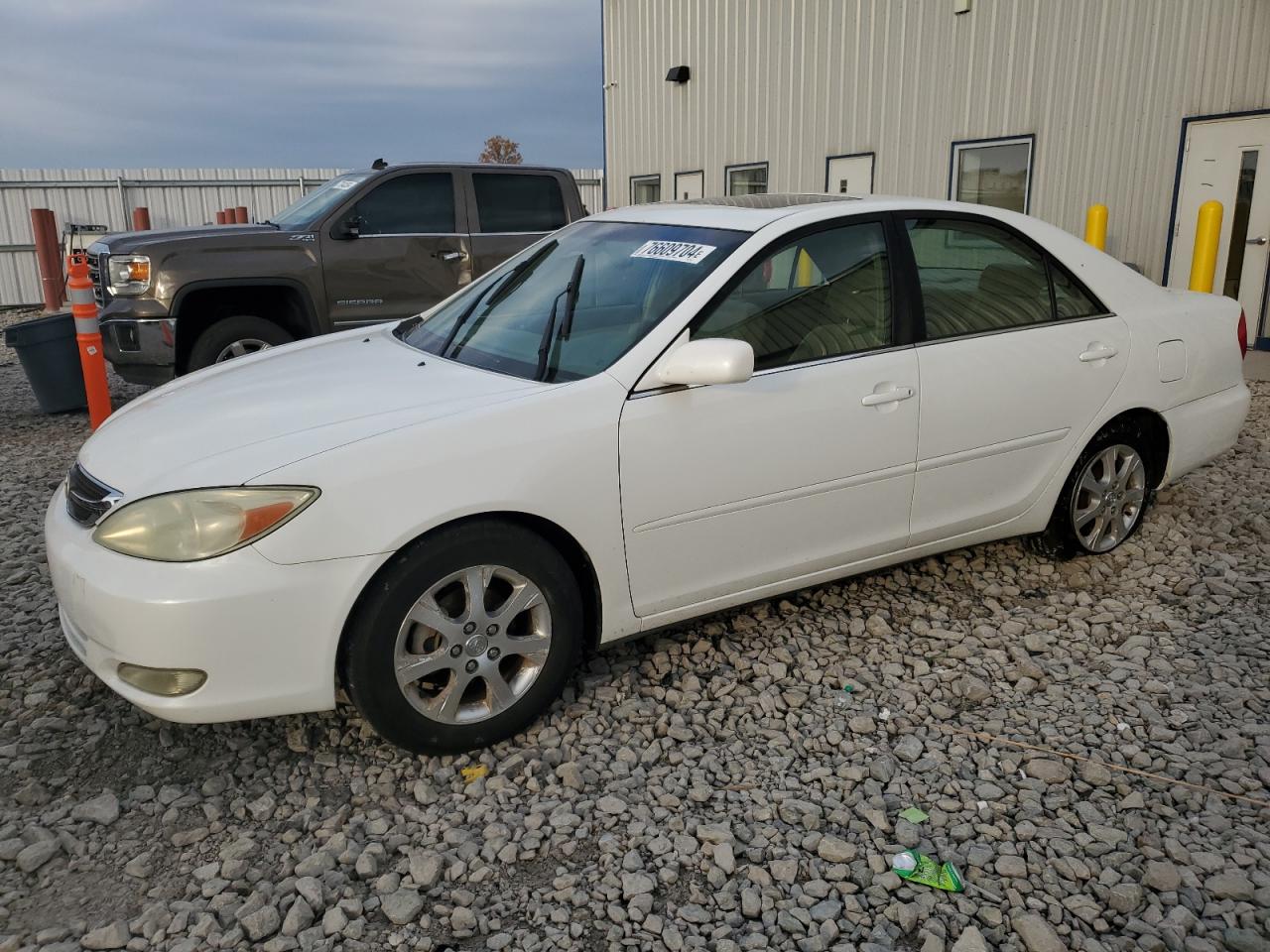 2004 Toyota Camry Le VIN: JTDBE32K040274217 Lot: 76609704