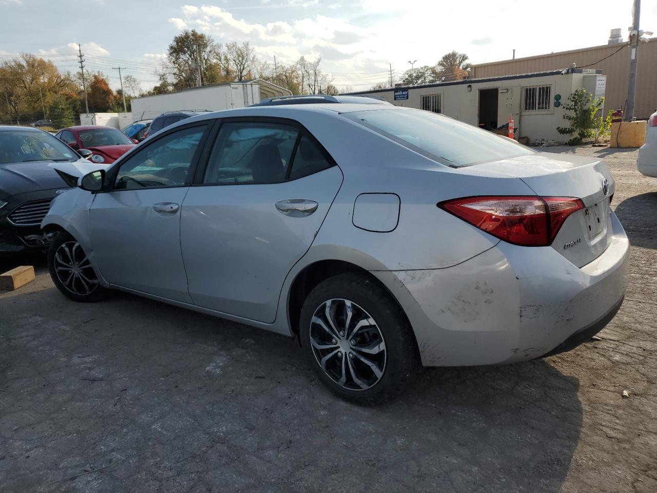 VIN 2T1BURHE8JC072475 2018 TOYOTA COROLLA no.2