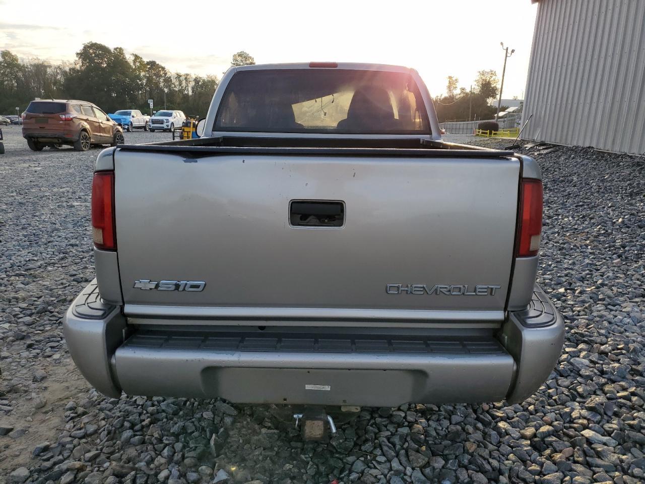 2003 Chevrolet S-10 Pickup - Image 6