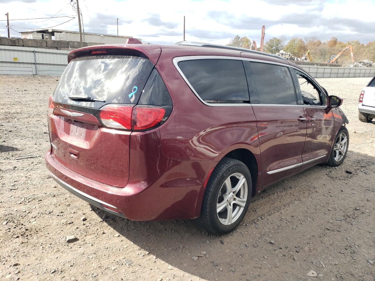 2017 Chrysler Pacifica - Image 3