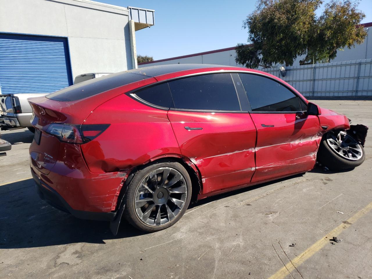 2024 Tesla Model Y VIN: 7SAYGDEE5RF005240 Lot: 77623714