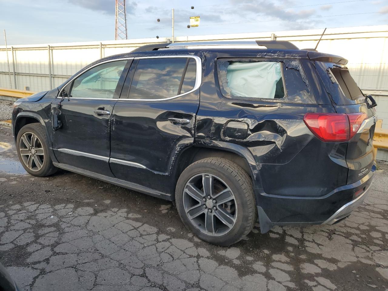 2018 GMC Acadia - Image 2
