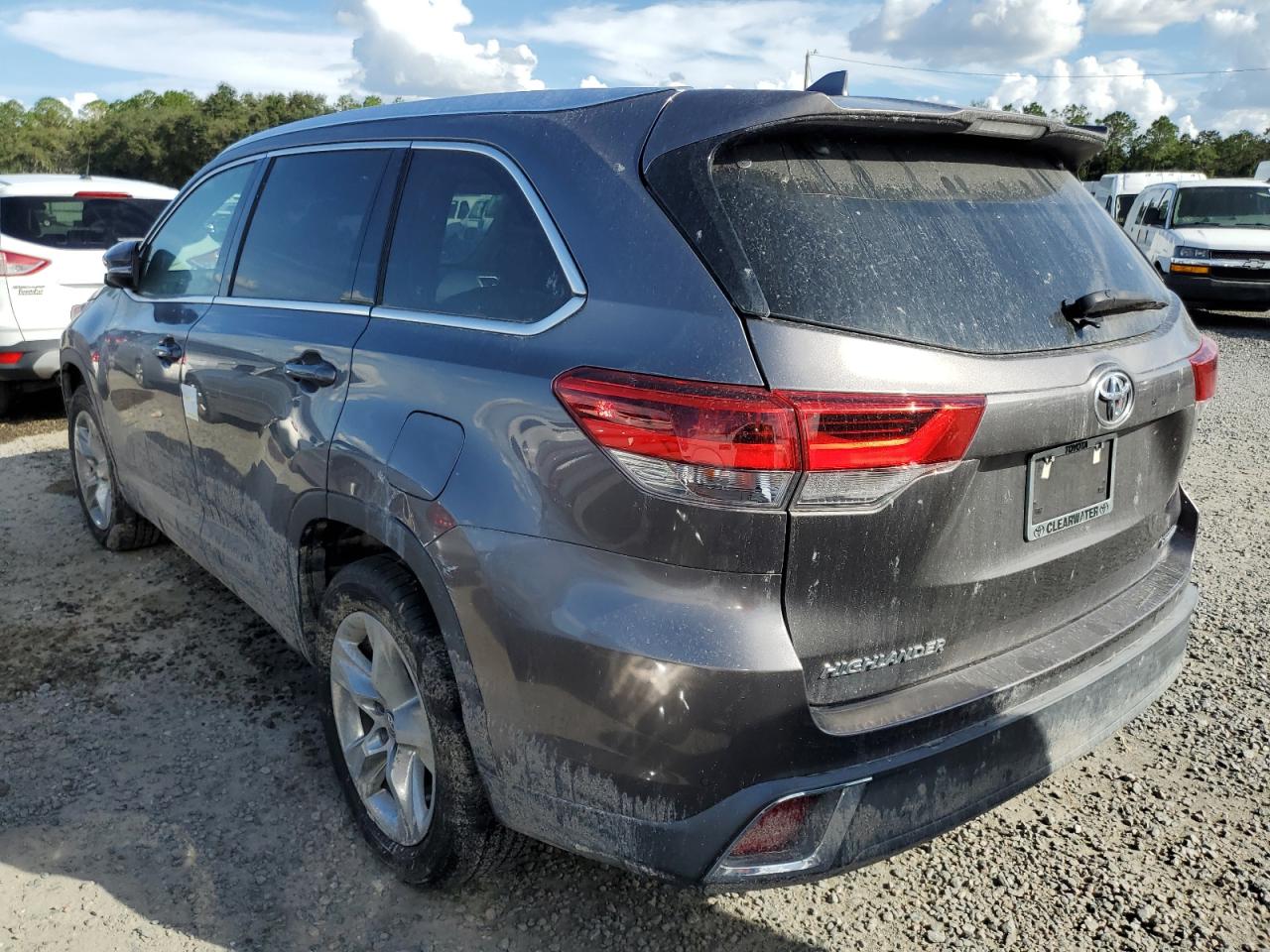 5TDYZRFH0JS285842 2018 TOYOTA HIGHLANDER - Image 2