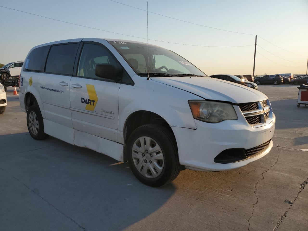 2017 Dodge Caravan - Image 4