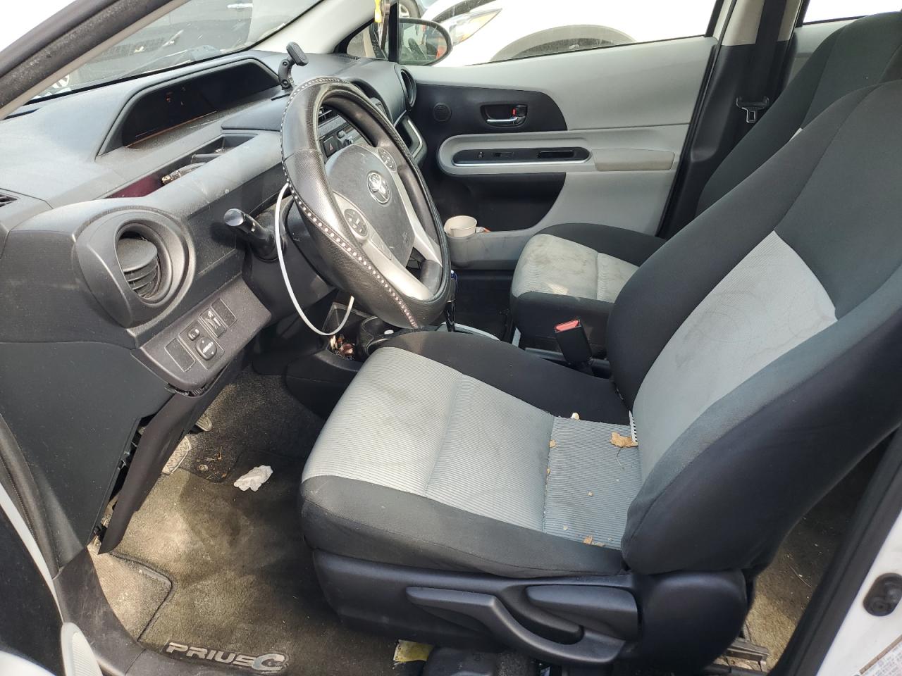 2014 Toyota Prius - Image 7