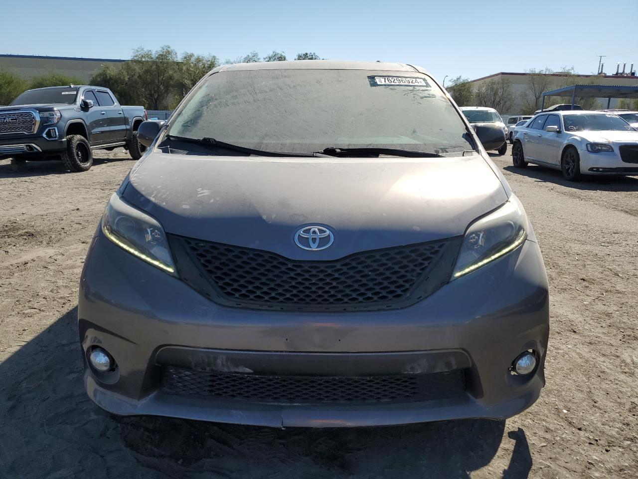 VIN 5TDXK3DC2FS673148 2015 TOYOTA SIENNA no.5