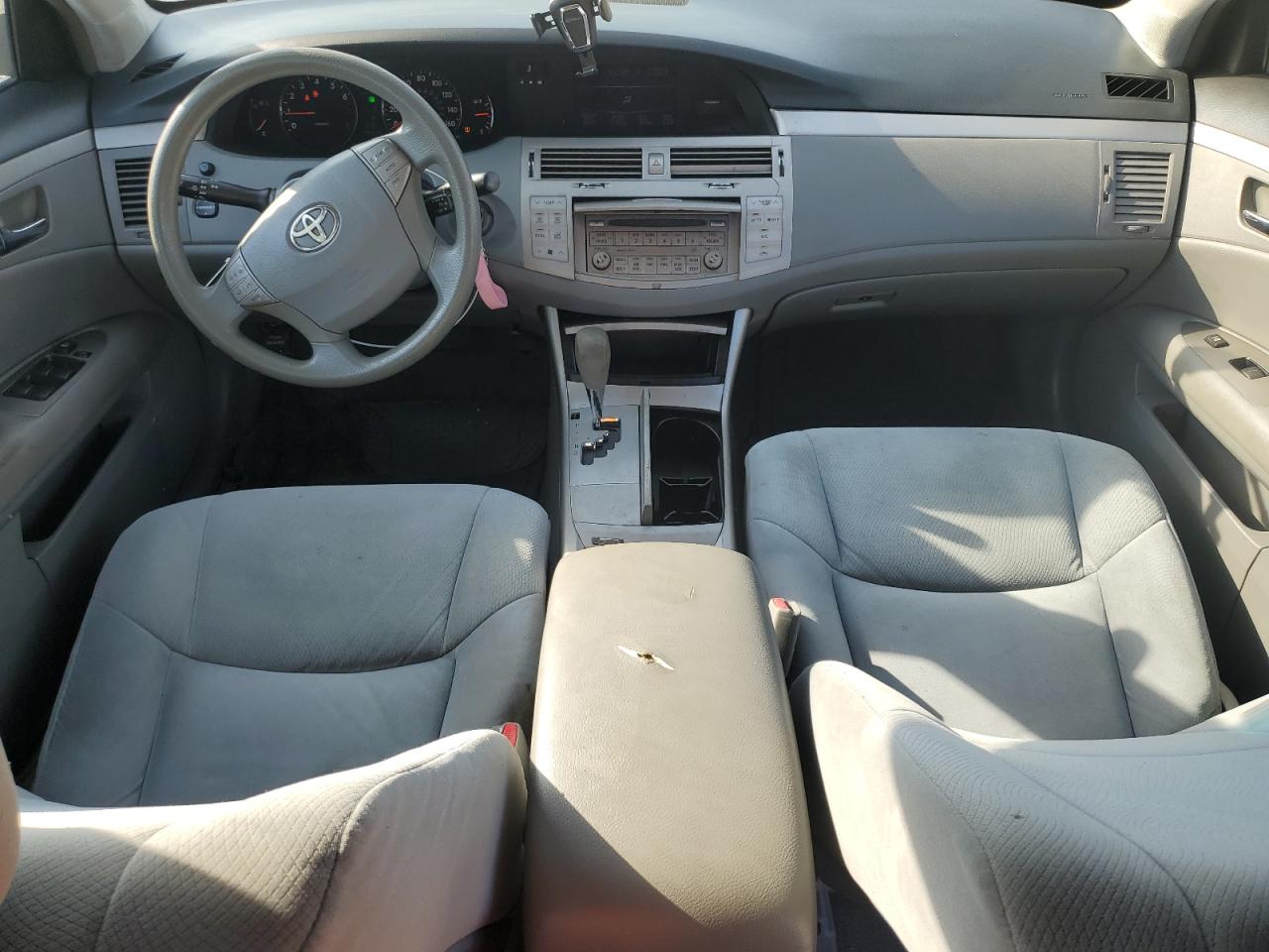 2010 Toyota Avalon - Image 8