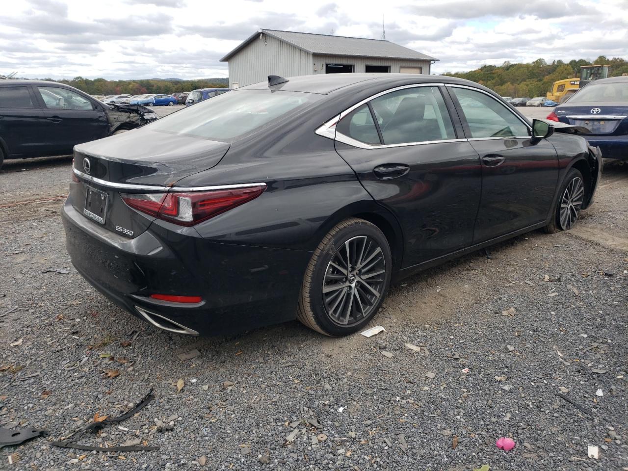 2024 Lexus ES - Image 3