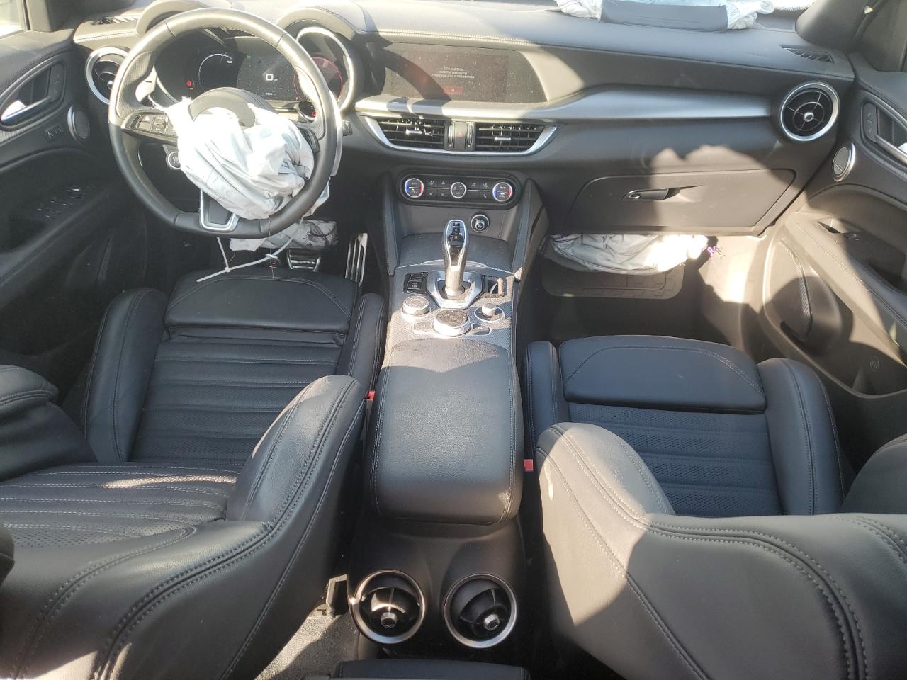 2024 Alfa Romeo Stelvio - Image 8