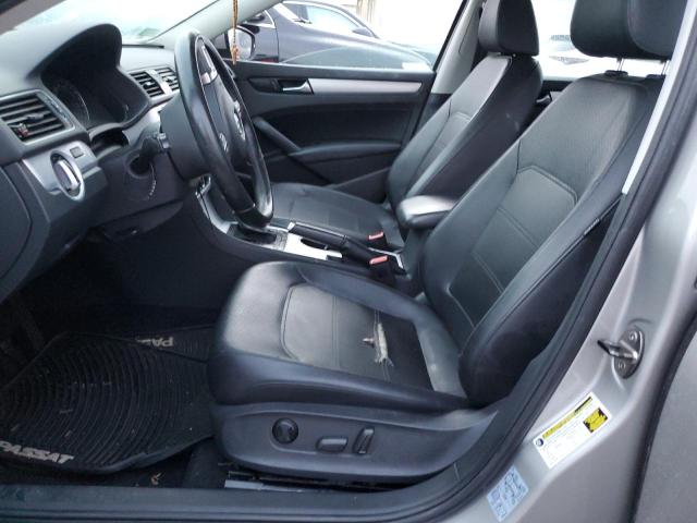  VOLKSWAGEN PASSAT 2013 Серебристый