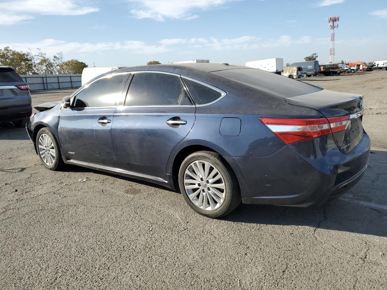 2015 Toyota Avalon - Image 2