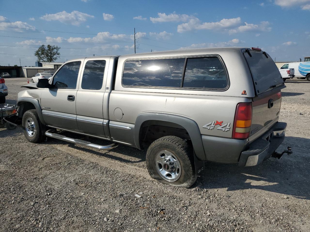 2000 GMC Sierra - Image 2