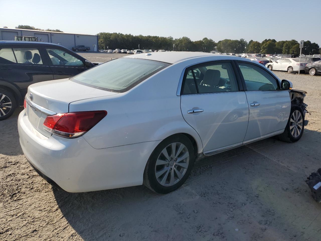2011 Toyota Avalon - Image 3