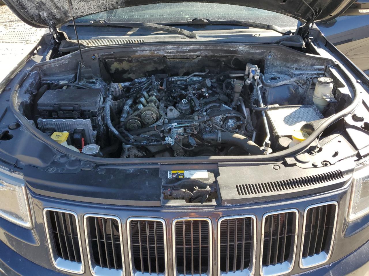 2014 Jeep Grand Cherokee - Image 13