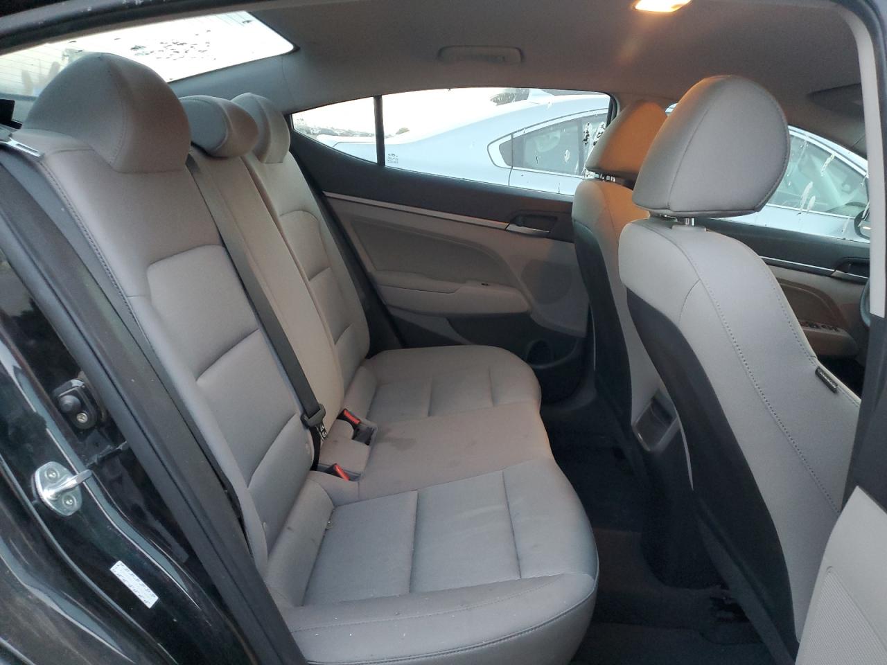 2017 Hyundai Elantra - Image 10