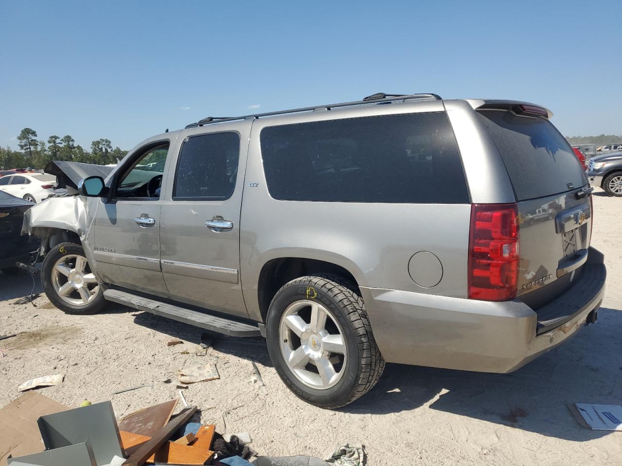 2009 Chevrolet Suburban - Image 2