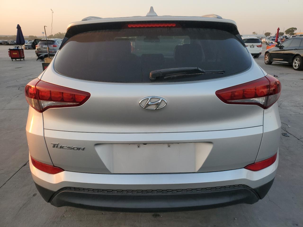 KM8J33A40JU669499 2018 Hyundai Tucson Sel