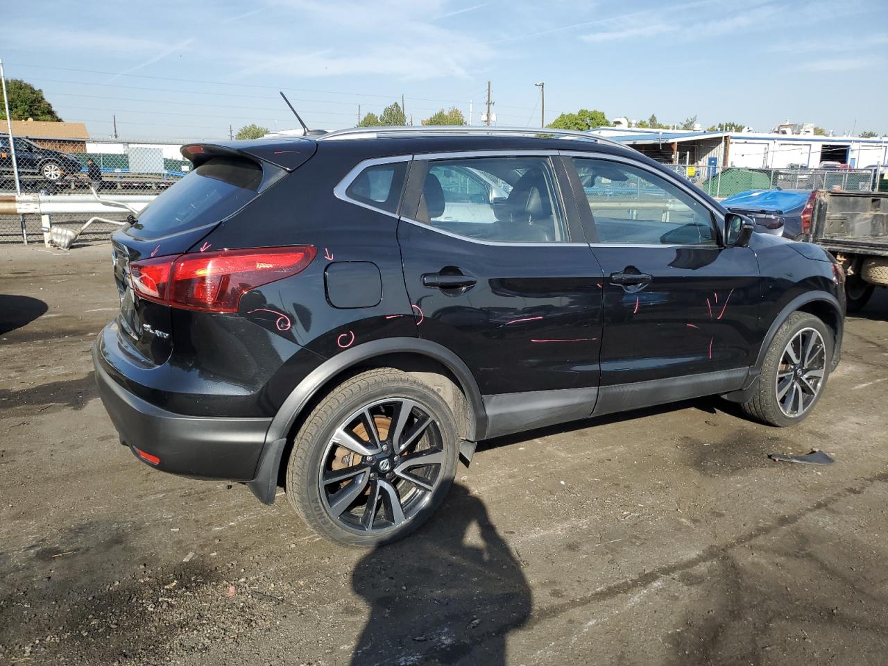 2017 Nissan Rogue - Image 3