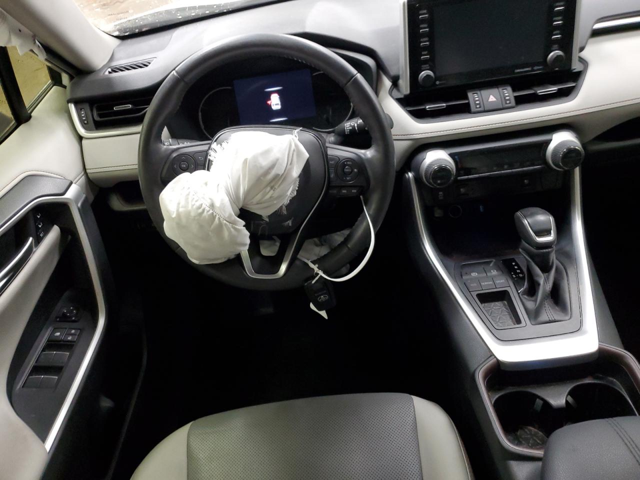 2019 Toyota RAV 4 - Image 8