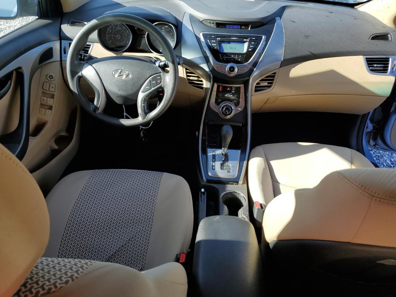 2013 Hyundai Elantra - Image 8